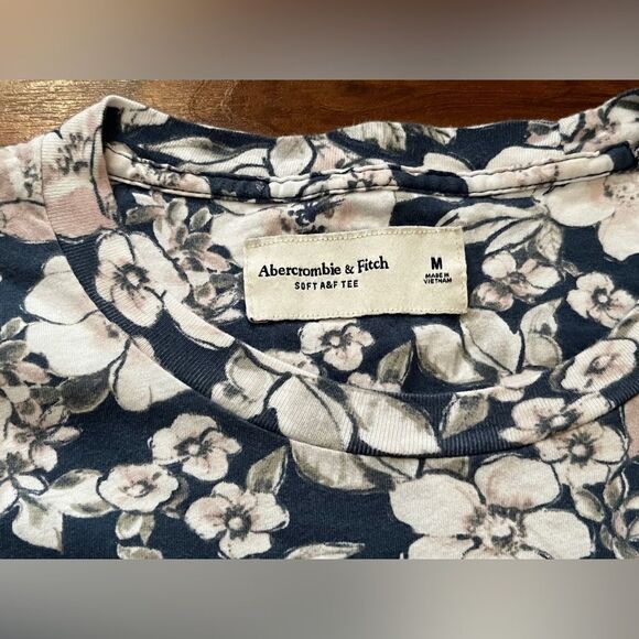 Abercrombie & Fitch Men's Floral Soft Tee T Shirt Size M Blue and Light Mauve - Picture 6 of 7